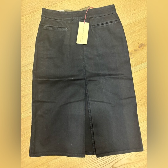 Almost black dark blue designer denim skirt. - Picture 4 of 4